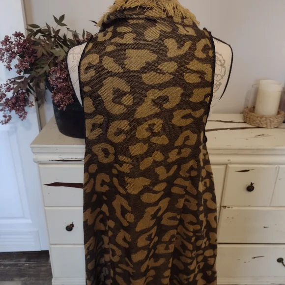 Leopard Print Vest - Picture 3 of 3